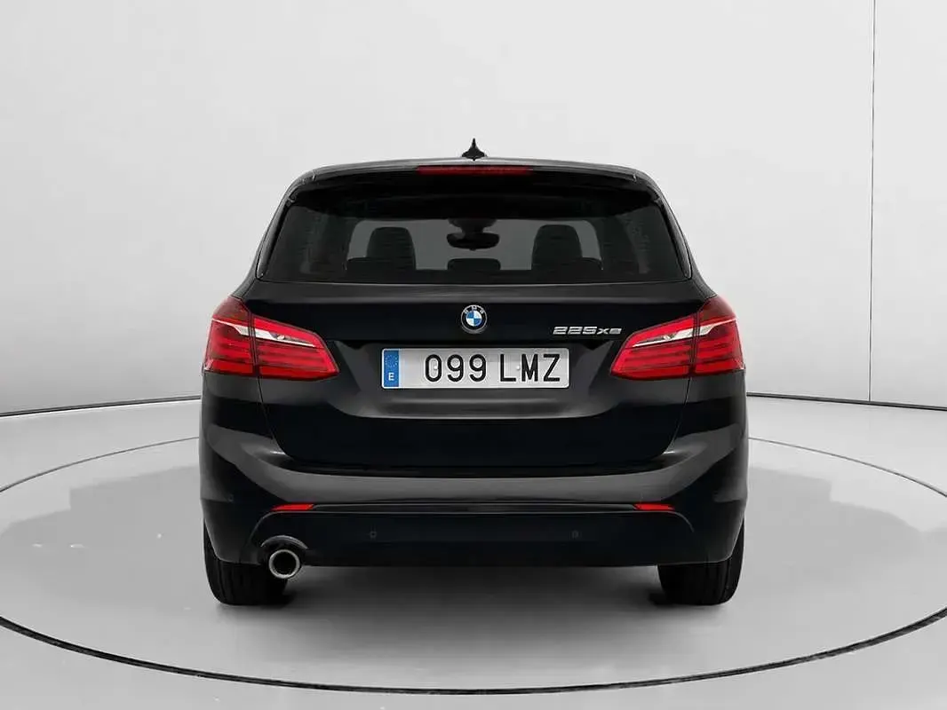 Usado BMW 225 Active Tourer iPerformance 224 CV (164 kW) 2021 Negro Monovolumen
