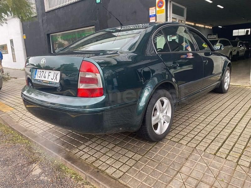 Usado Skoda Superb 115 CV (84 kW) 2007 Verde Berlina