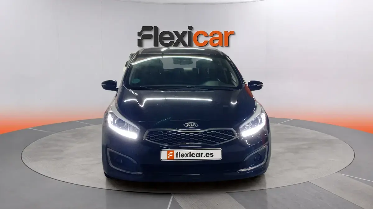 Usado Kia Ceed 100 CV (73 kW) 2018 Negro Utilitario
