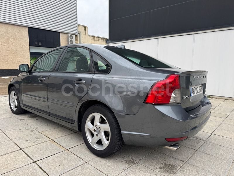 Gris / plata Usado 2011 Volvo S40 R-Design Berlina | 4000 € (Precio justo) - Imagen 1/4