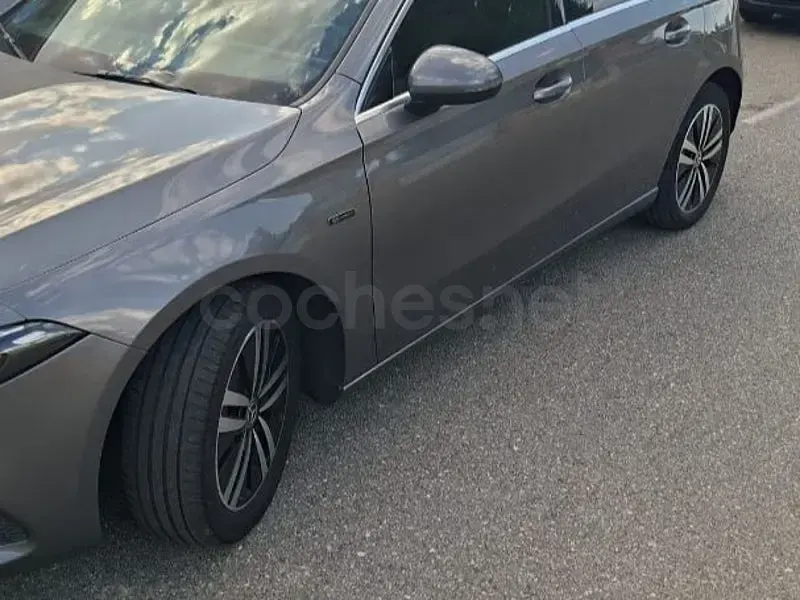 Usado Mercedes A250 218 CV (160 kW) 2021 Gris / plata Berlina