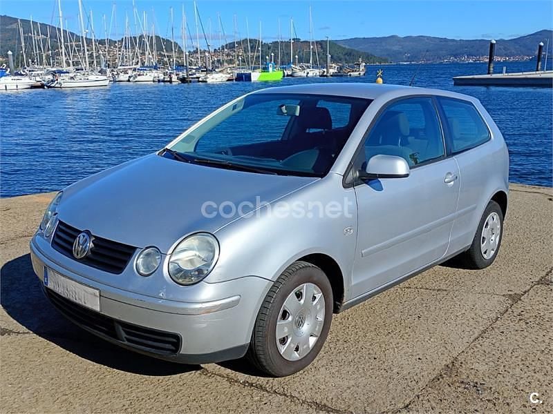 Gris / plata Usado 2004 VW Polo Trendline Berlina | 2100 € (Precio justo) - Imagen 1/4