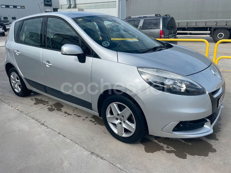 Gris / plata Usado 2012 Renault Scénic III Authentique Monovolumen | 4999 € (Buen precio) - Imagen 1/4