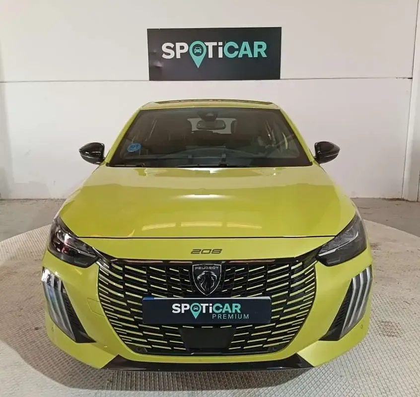 Usado Peugeot e-208 GT 114 kW (156 CV) 2025 Amarillo Utilitario