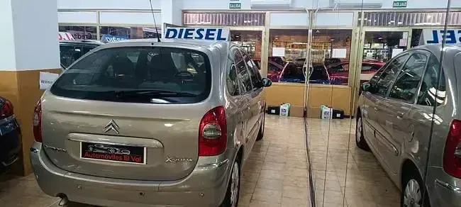 Usado Citroën Xsara Exclusive 108 CV (79 kW) 2007 Beige Monovolumen