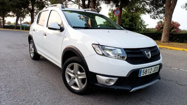 Blanco Usado 2015 Dacia Sandero Stepway Utilitario | 7990 € (Precio justo) - Imagen 1/4