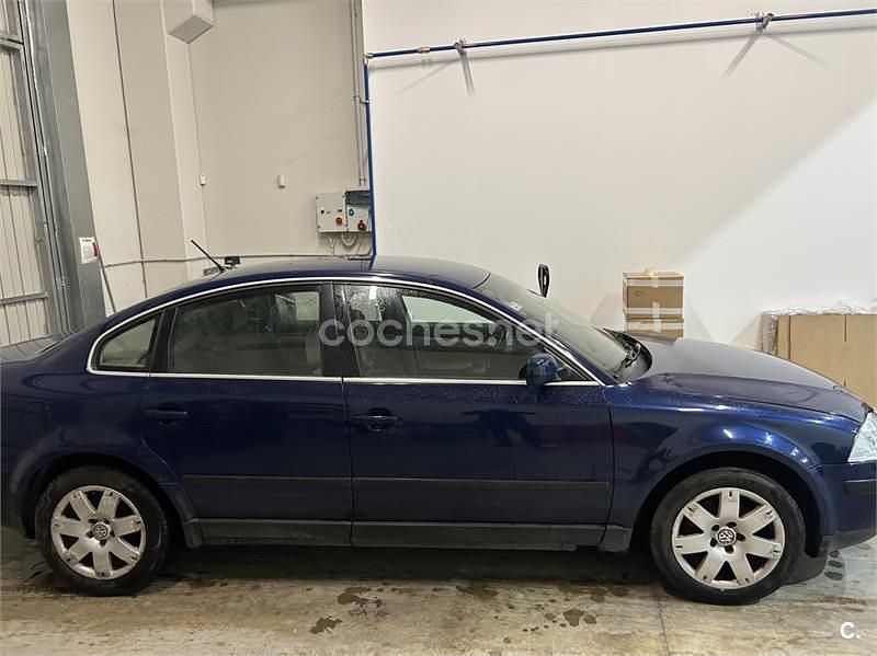Usado VW Passat Advance 130 CV (95 kW) 2003 Azul Familiar