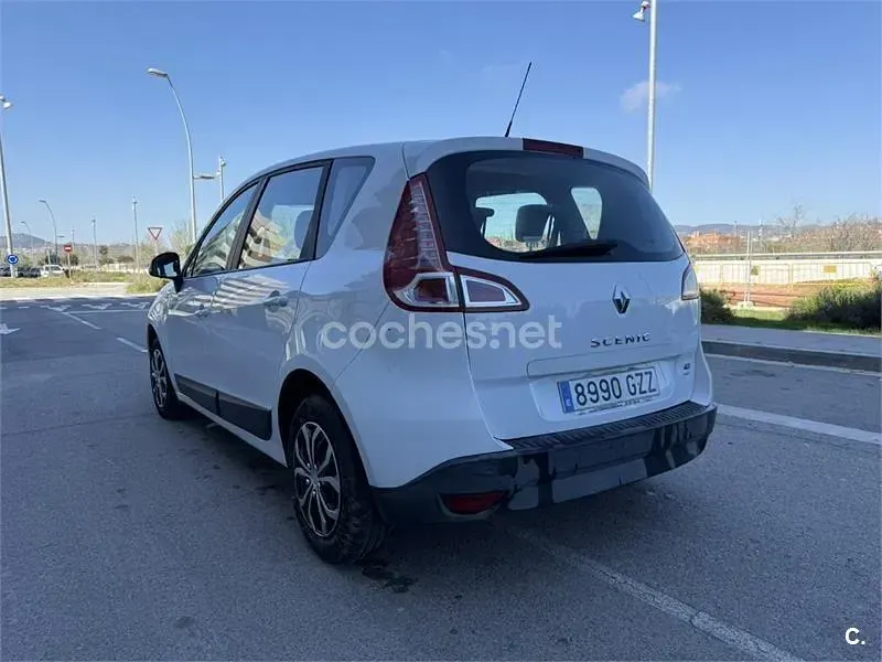 Usado Renault Scenic E-Tech Expression 105 CV (77 kW) 2010 Blanco Monovolumen
