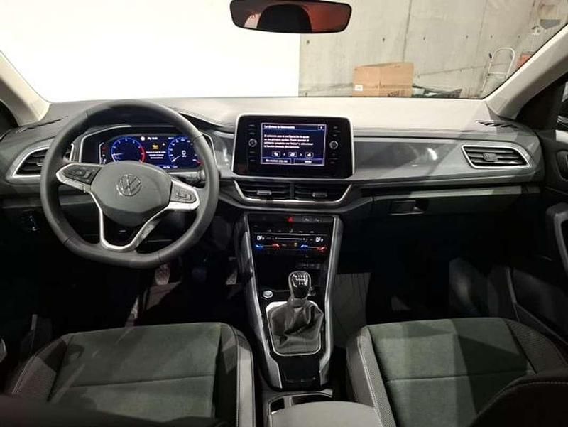Usado VW T-Roc Design 116 CV (85 kW) 2025 Azul SUV
