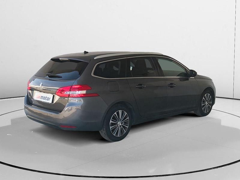 Usado Peugeot 308 Allure 131 CV (96 kW) 2021 Gris Familiar