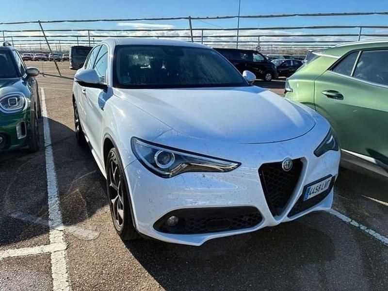 Usado Alfa Romeo Stelvio Sprint 190 CV (139 kW) 2021 Blanco SUV