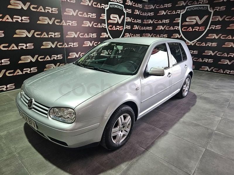 Usado VW Golf IV Highline 105 CV (77 kW) 2001 Gris / plata Berlina