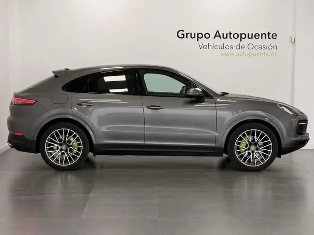 Usado Porsche Cayenne E-Hybrid 462 CV (339 kW) 2022 Gris SUV