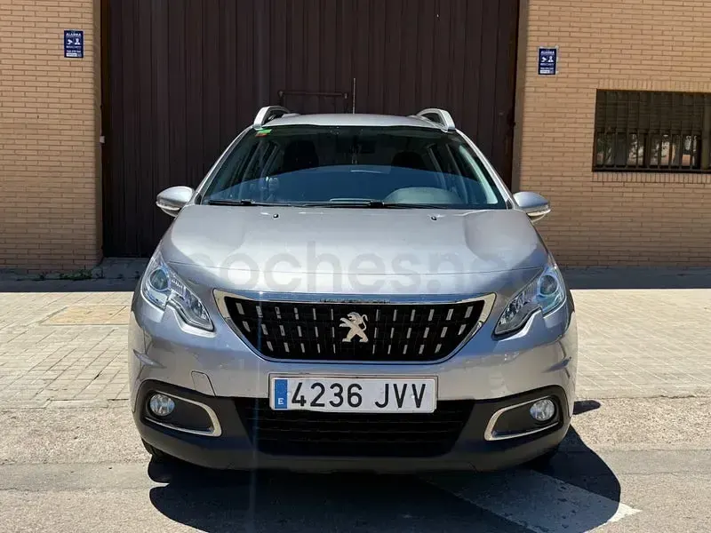 Usado Peugeot 2008 Active 100 CV (73 kW) 2016 Gris / plata SUV