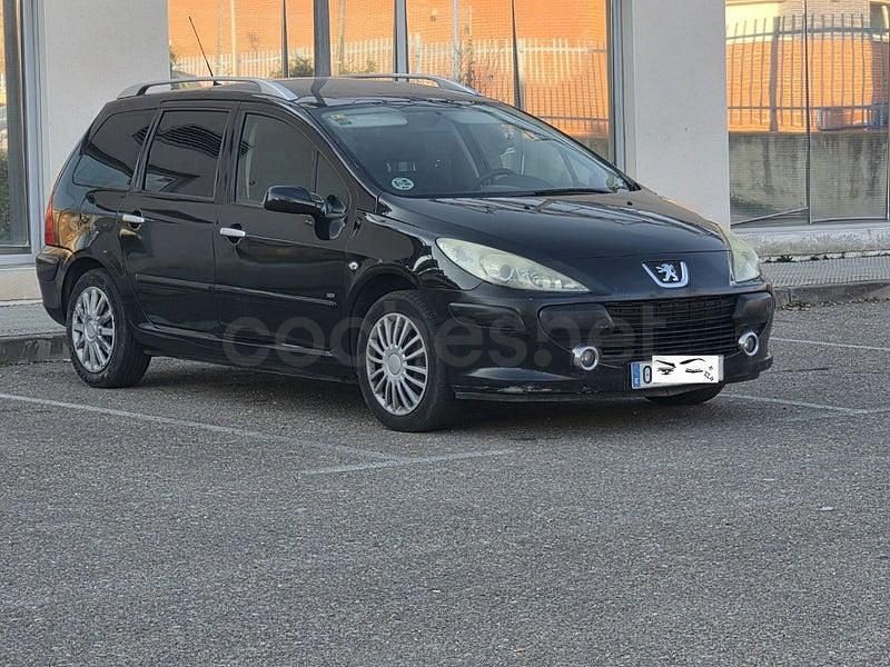 Usado Peugeot 307 110 CV (80 kW) 2007 Negro Familiar
