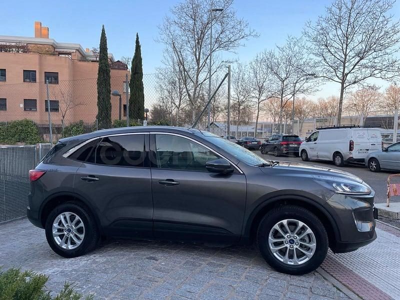 Usado Ford Kuga Titanium 225 CV (165 kW) 2021 Gris / plata SUV