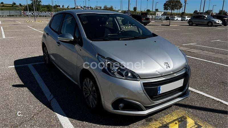 Usado Peugeot 208 Style 82 CV (60 kW) 2016 Gris / plata Utilitario