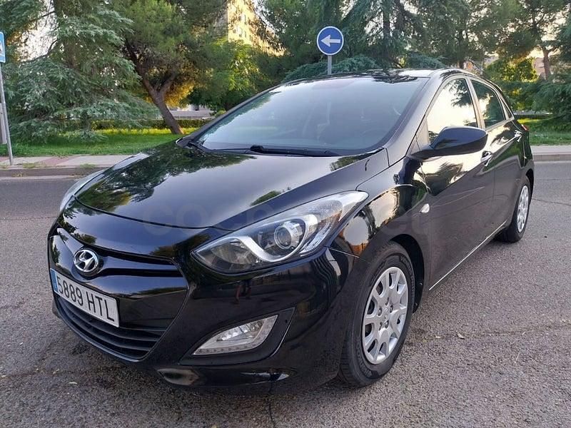 Usado Hyundai i30 100 CV (73 kW) 2013 Negro Berlina