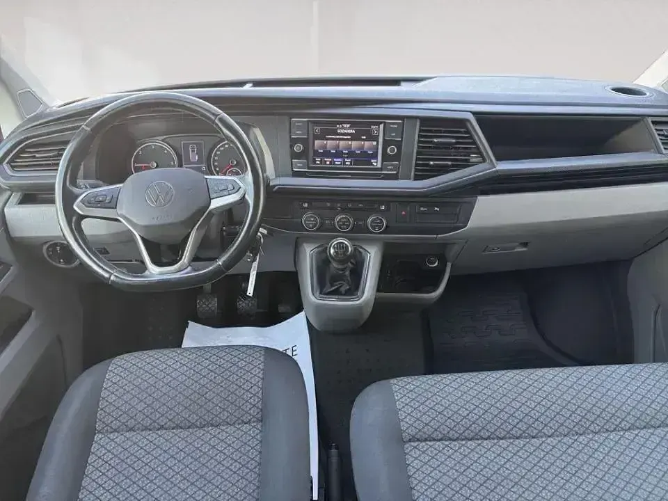 Usado VW Caravelle 110 CV (80 kW) 2021 Gris Van