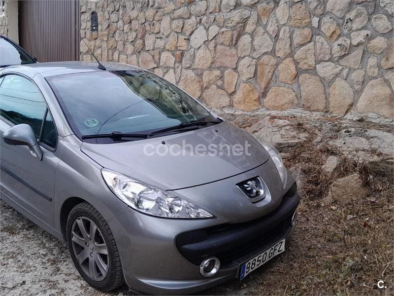 Gris / plata Usado 2008 Peugeot 207 CC Descapotable | 4600 € (Buen precio) - Imagen 1/4