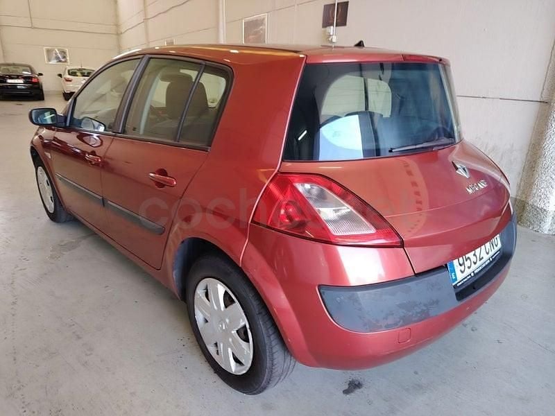 Begagnad Renault Mégane II Expression 98 HK (72 kW) 2003 Röd Sedan