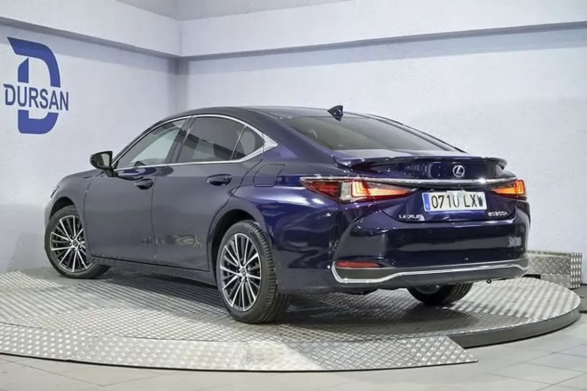 Usado Lexus ES300 178 CV (130 kW) 2022 Azul Berlina