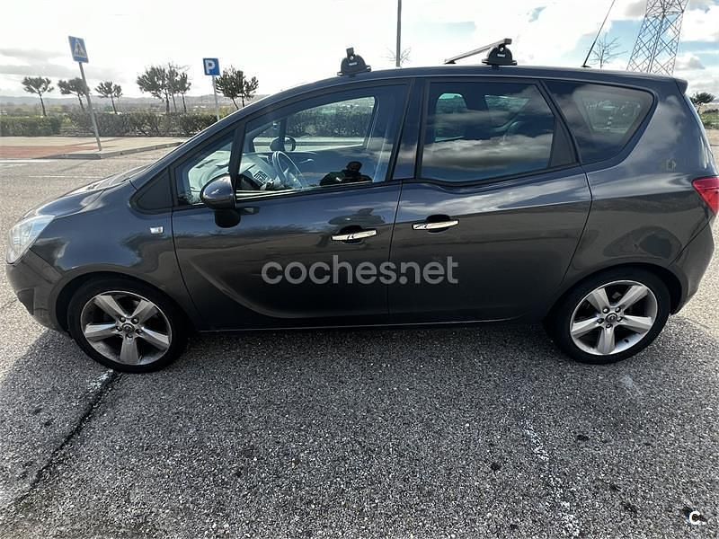 Usado Opel Meriva Cosmo 120 CV (88 kW) 2010 Gris / plata Monovolumen