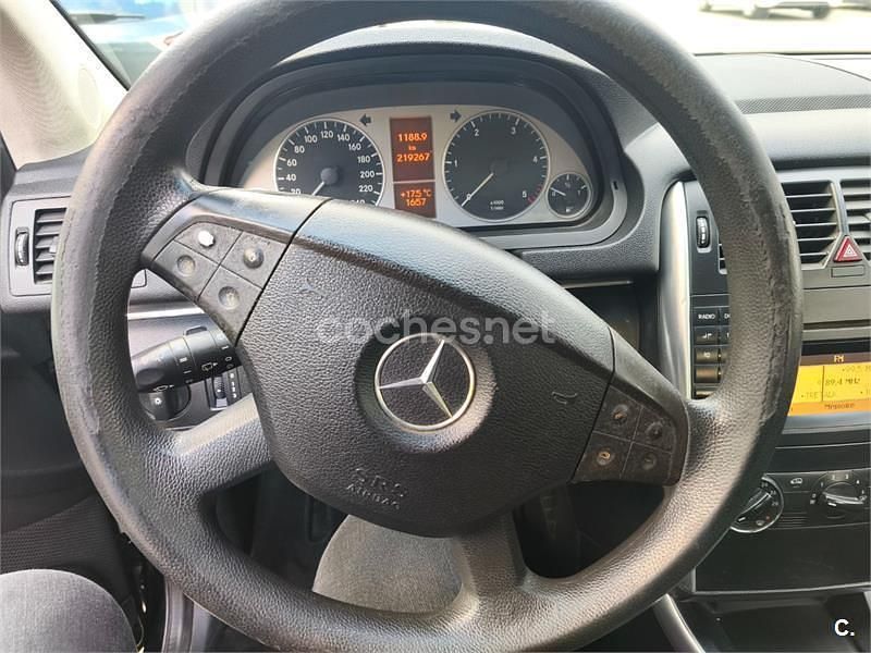 Usado Mercedes B180 109 CV (80 kW) 2009 Negro Monovolumen
