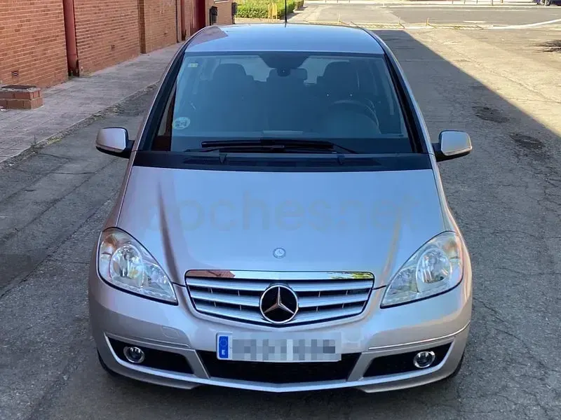 Usado Mercedes A180 Avantgarde 109 CV (80 kW) 2010 Gris / plata Monovolumen