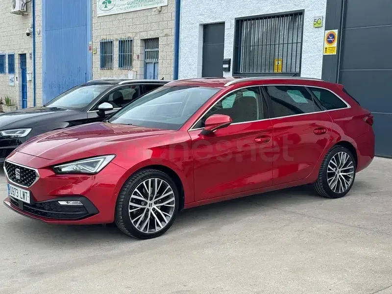 Usado Seat Leon XCELLENCE 150 CV (110 kW) 2022 Granate Familiar