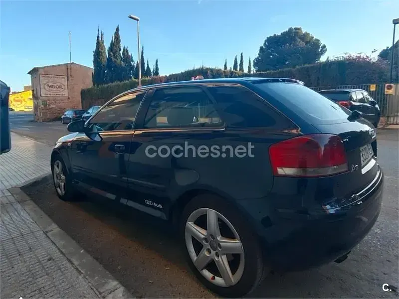 Usado Audi A3 Attraction 140 CV (102 kW) 2003 Azul Utilitario