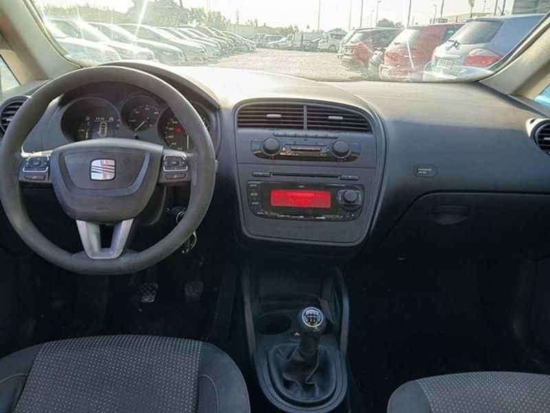 Usado Seat Altea XL Copa 105 CV (77 kW) 2010 Rojo Monovolumen