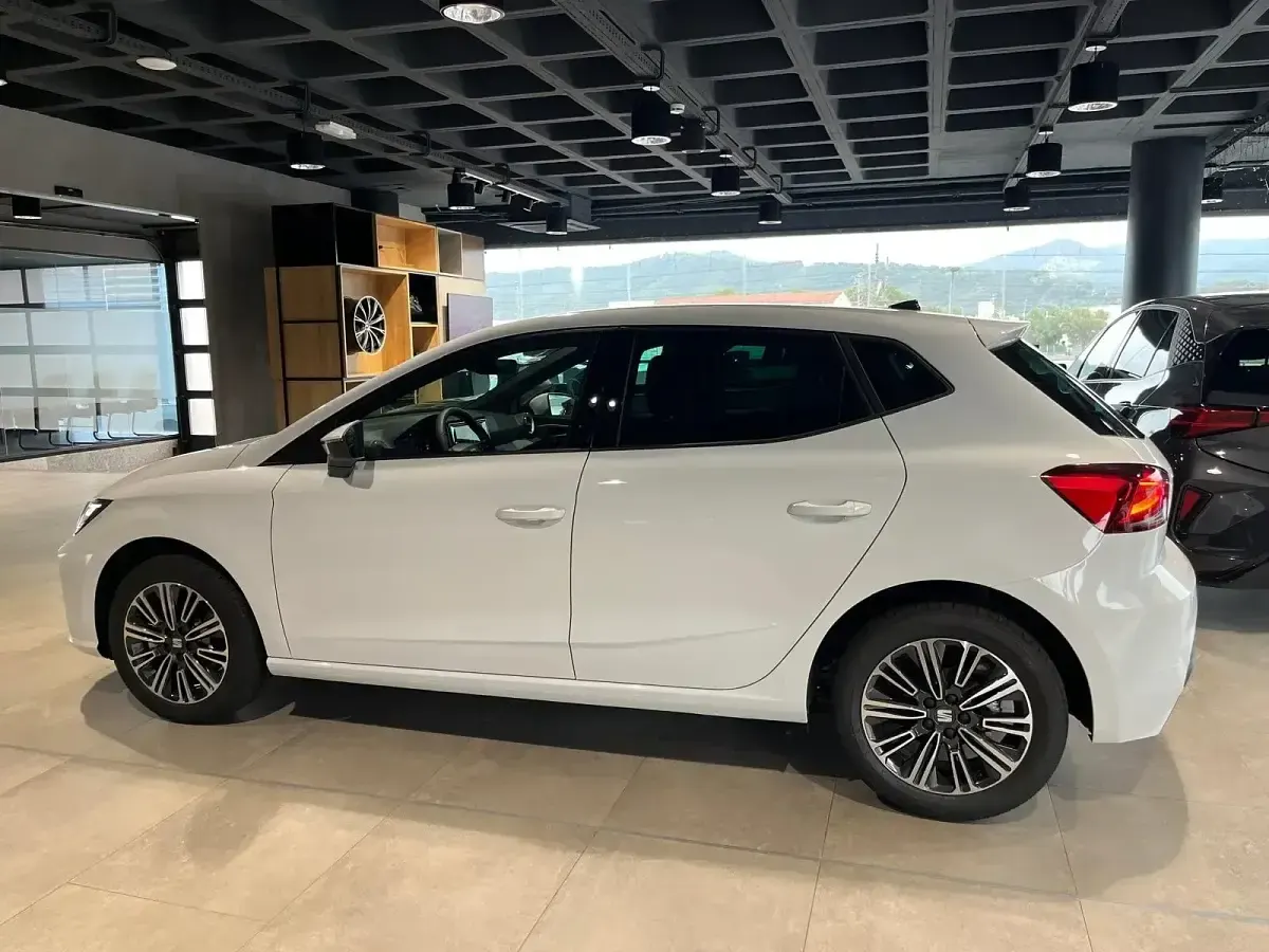 Nuevo Seat Ibiza Style Plus 115 CV (84 kW) 2026 Blanco Utilitario