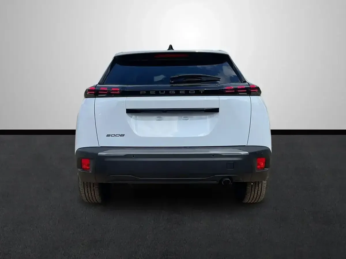 Usado Peugeot 2008 Allure Turbo 130 CV (95 kW) 2024 Gris SUV