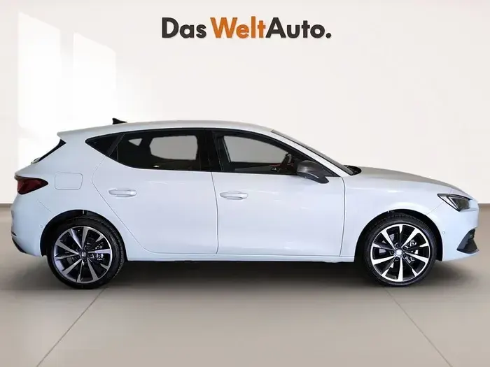 Usado Seat Leon FR 204 CV (150 kW) 2026 Negro Berlina