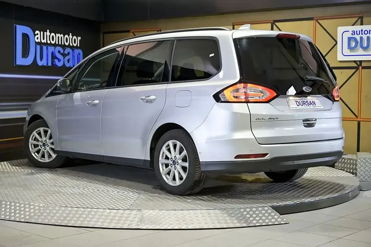 Usado Ford Galaxy Titanium 151 CV (111 kW) 2022 Gris / plata Monovolumen