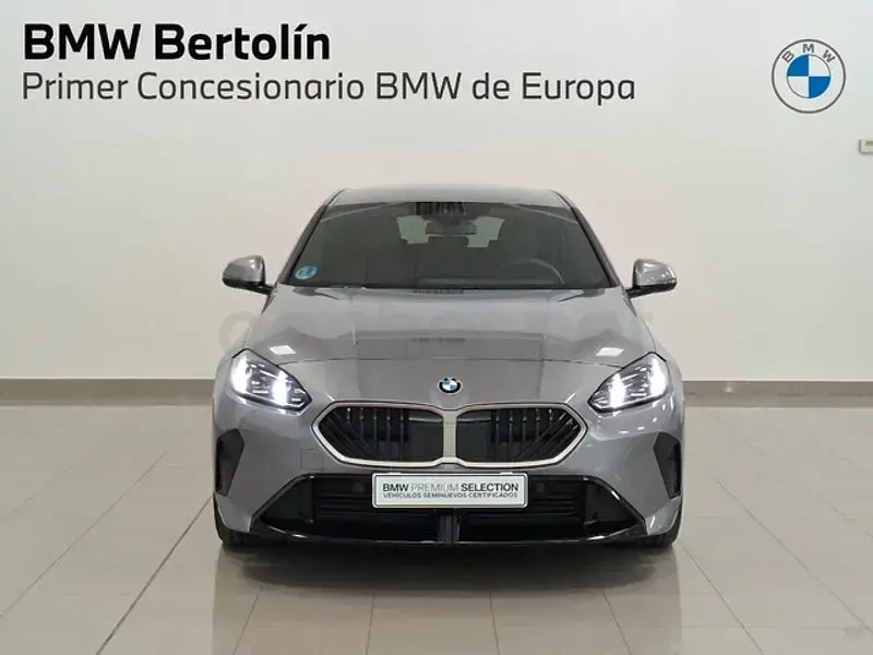 Usado BMW 120 Comfort Edition 163 CV (119 kW) 2025 Gris / plata Utilitario