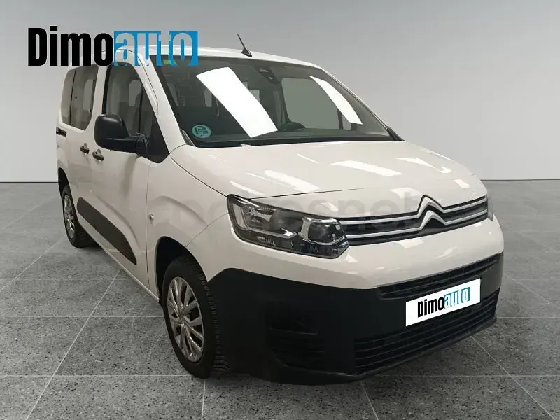 Usado Citroën Berlingo Live 102 CV (75 kW) 2021 Blanco Monovolumen