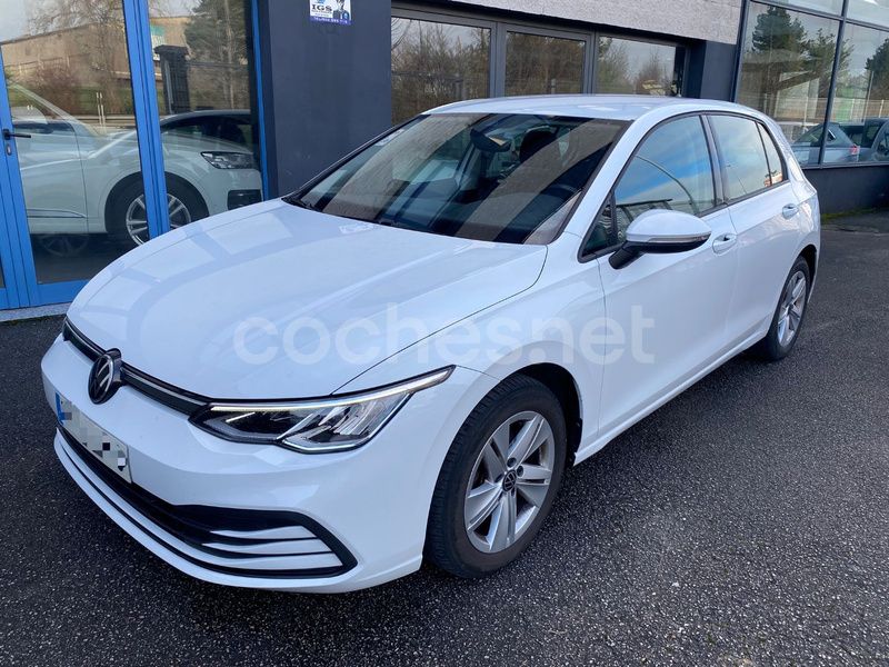 Blanco Usado 2021 VW Golf VIII Life Berlina | 19.900 € (Un poco caro) - Imagen 1/4