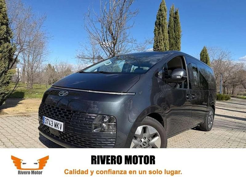 Usado Hyundai Staria 177 CV (130 kW) 2023 Gris Monovolumen