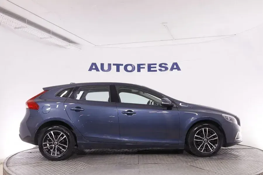 Usado Volvo V40 Momentum 120 CV (88 kW) 2017 Azul