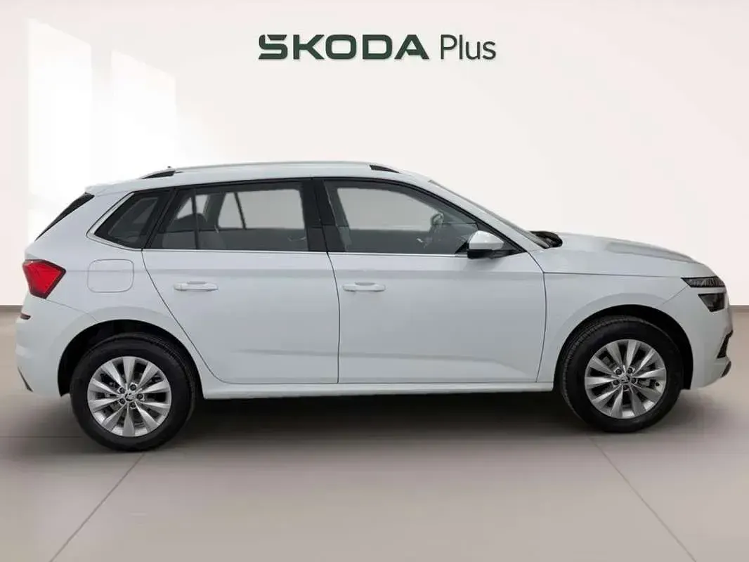 Usado Skoda Kamiq Ambition 110 CV (80 kW) 2021 Blanco SUV