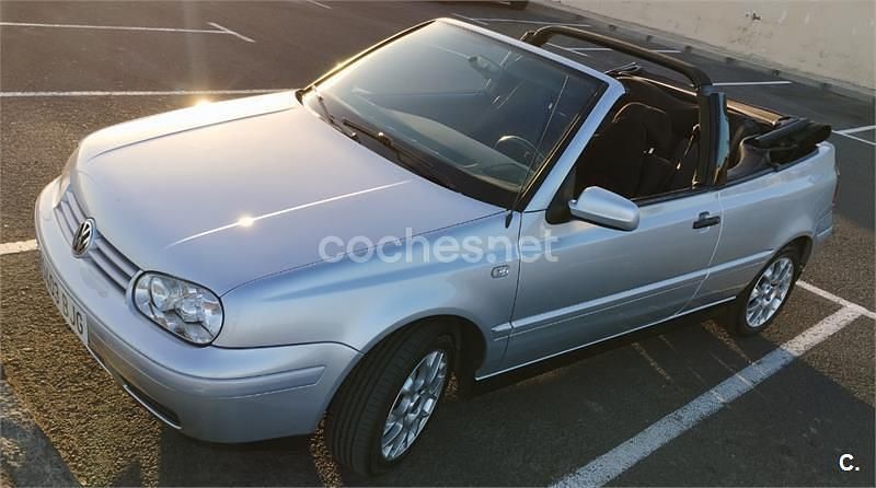 Usado VW Golf Cabriolet Highline 115 CV (84 kW) 2001 Gris / plata Descapotable