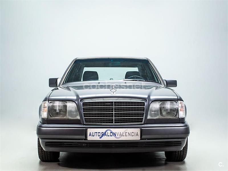 Usado Mercedes E320 220 CV (161 kW) 1995 Gris Berlina