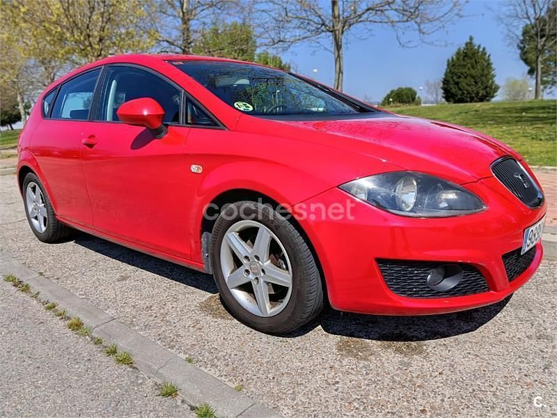 Usado Seat Leon Reference 90 CV (66 kW) 2010 Rojo Utilitario