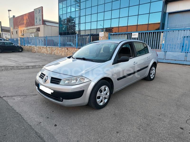 Gris / plata Usado 2005 Renault Mégane II Authentique Berlina | 2750 € (Precio justo) - Imagen 1/4