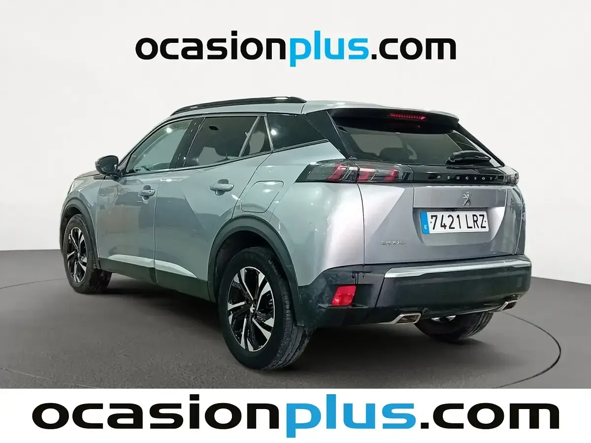 Usado Peugeot 2008 Allure 130 CV (95 kW) 2021 Gris / plata SUV