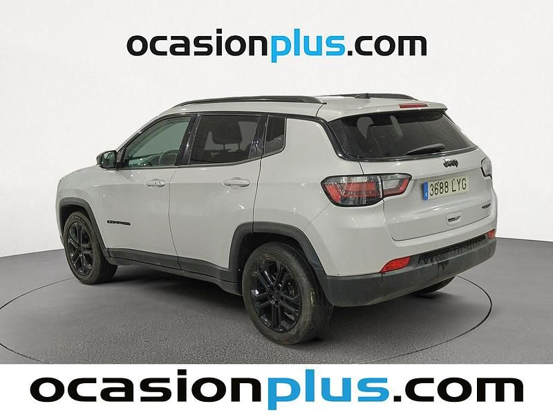 Usado Jeep Compass Night Eagle 130 CV (95 kW) 2022 Gris / plata SUV