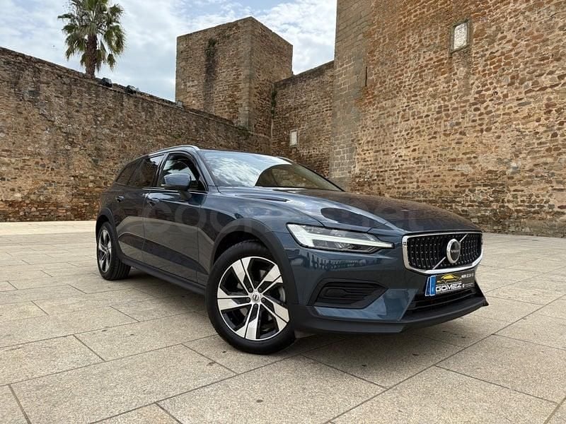Begagnad Volvo V60 CC Plus 197 HK (144 kW) 2023 Blå Kombi
