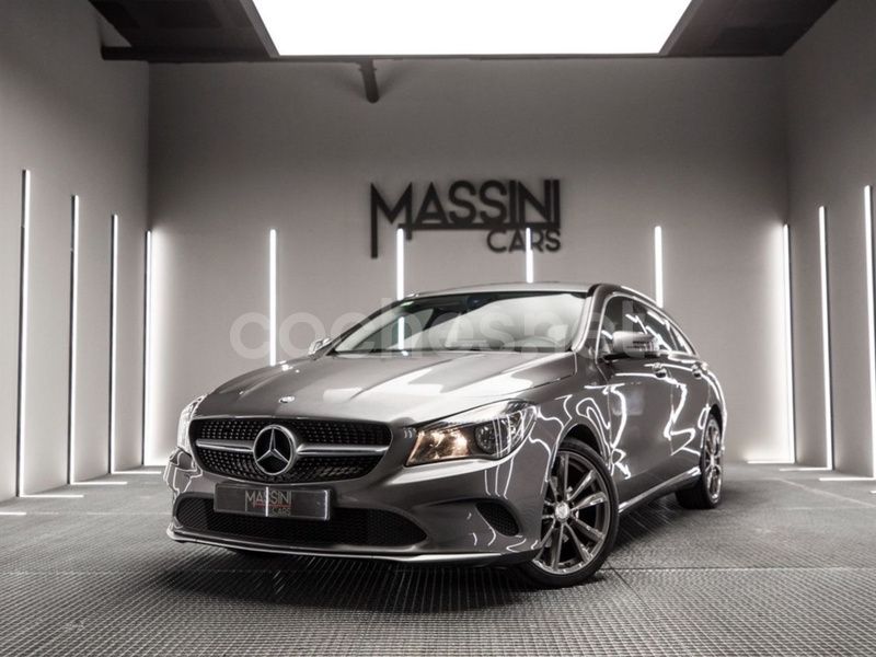 Gris / plata Usado 2017 Mercedes CLA200 Shooting Brake Familiar | 16.999 € (Precio justo) - Imagen 1/4